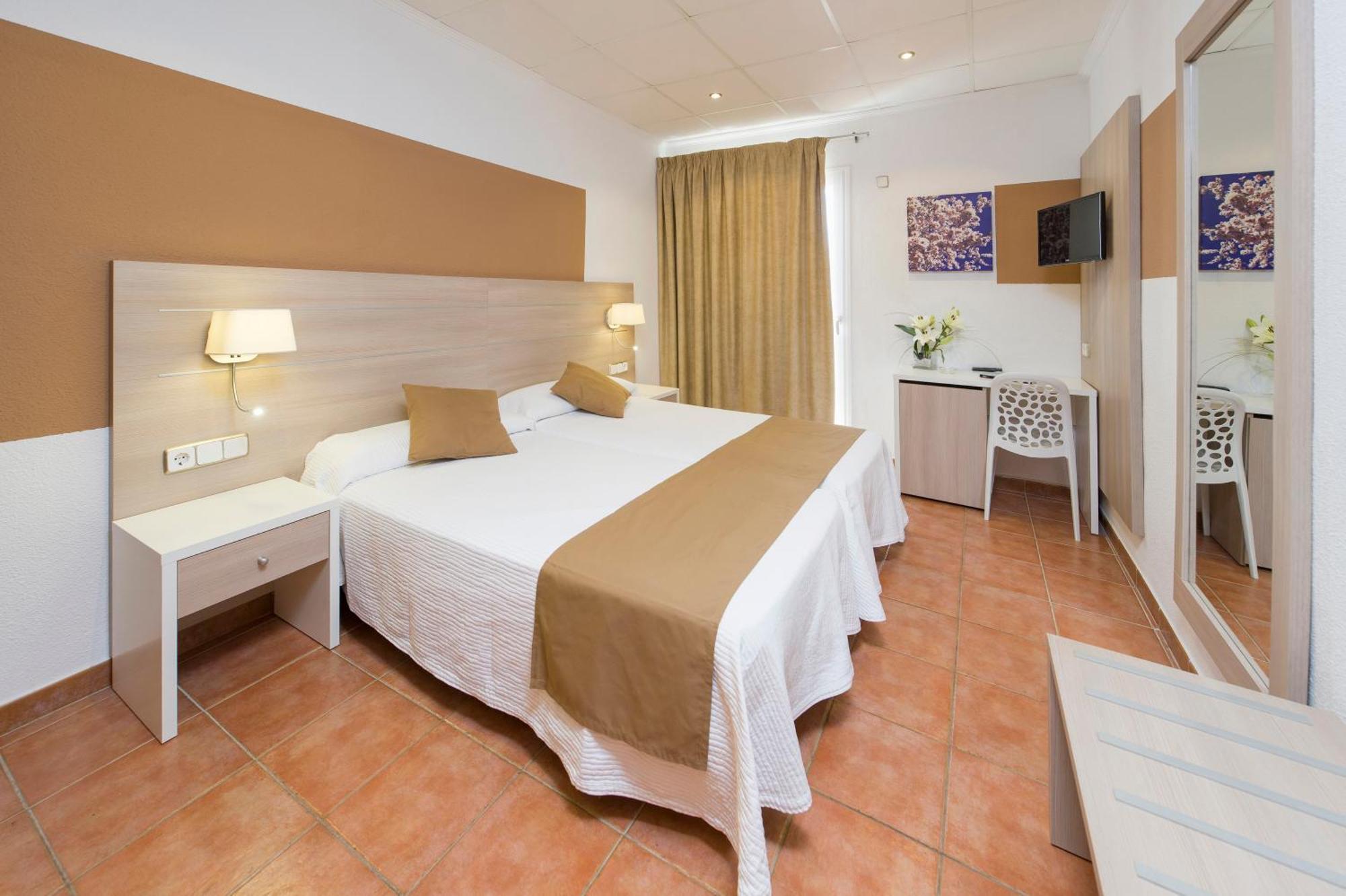 Hostal Adelino San Antonio  Eksteriør billede